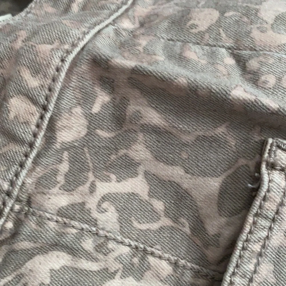 Final Sale 👀 No More Low Offers PILCRO FLOCKED HIGH-RISE LEGGINGS Size 27 Petite - Picture 13 of 14